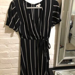 Mini black and white dress with tie at the waist.